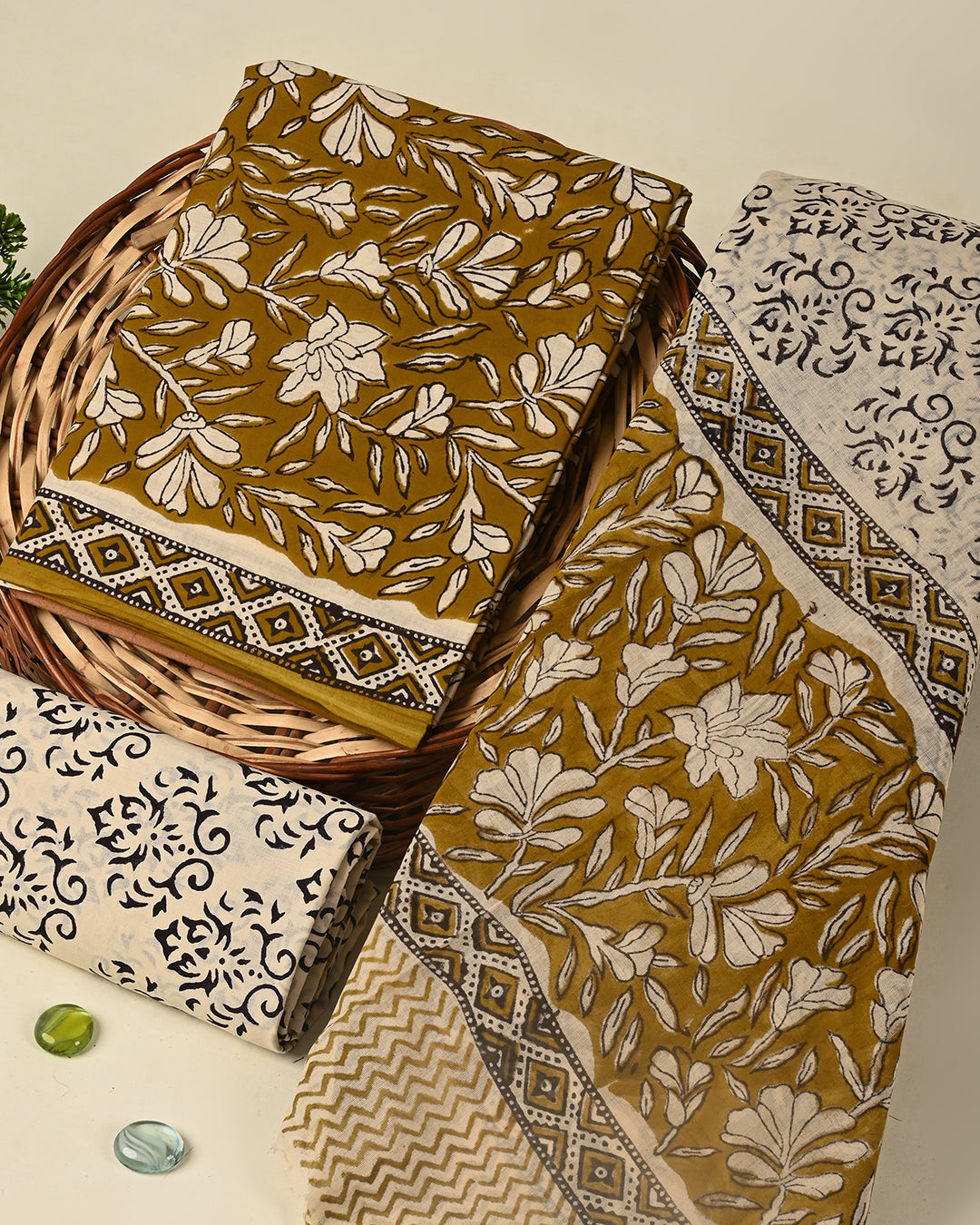 Elegant Sanganeri Printed Cotton Suit With Cotton Dupatta (BSCOTMU112)