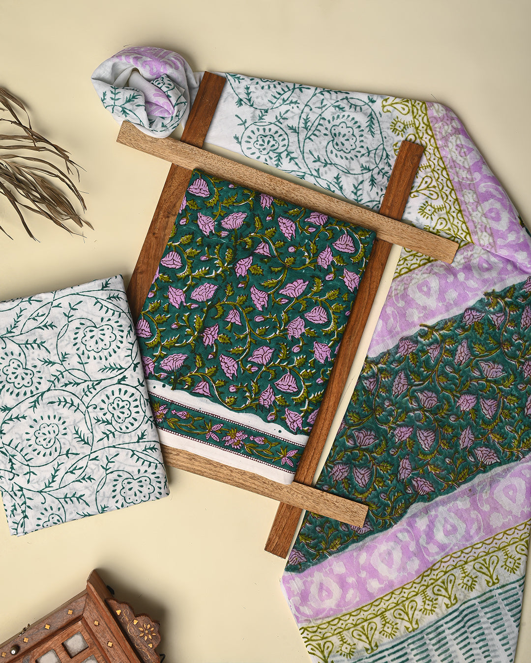 New Green Jaal Print Cotton Suit With Cotton Dupatta(EACOTMU33)