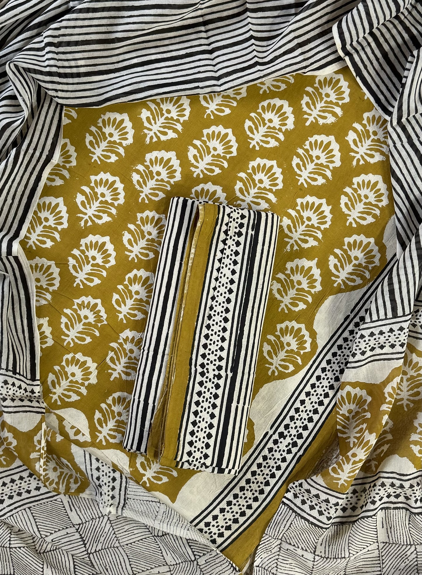 Exclusive Sanganeri Printed Cotton Suit With Cotton Dupatta (BSCOTMU69)