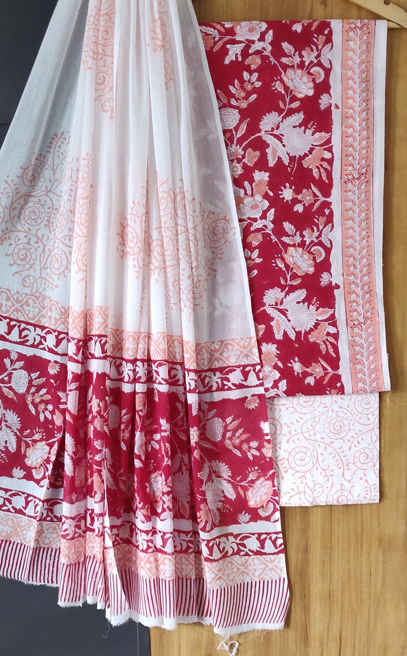 Exclusive Red Sanganeri  Print Cotton Suit With Cotton Dupatta COCOTMU08